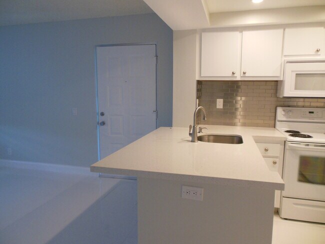 Photo - ONE BEDROOM ONE BATHROOM! WATERFRONT COMMUNITY! Unit 31