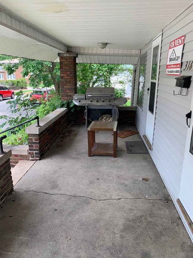 Photo - 5 bedroom Available!! ***AUG 2027*** 5 bed, 3 bath Near Kirkwood!