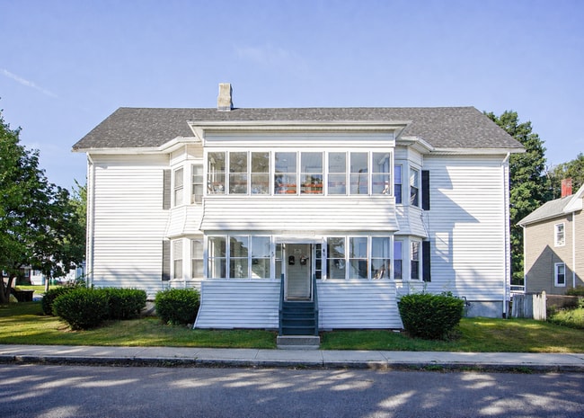 Building Photo - 72 Walnut St Unit 1L