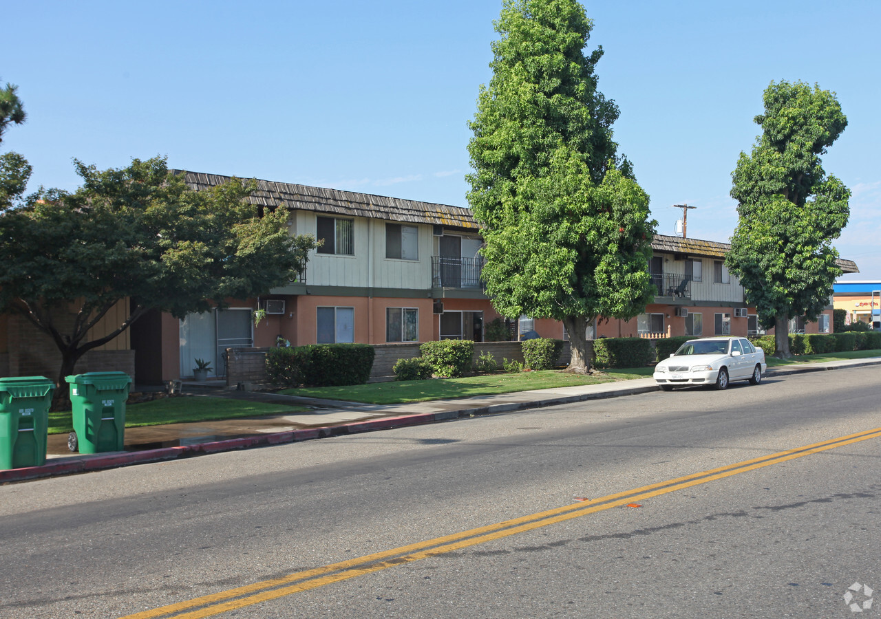 Lakewood Manor Apartments - Lakewood Manor Apartments