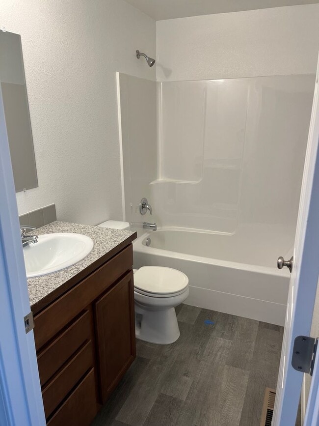 Photo - 4 Bedroom Home in Park Orchard Neighborhood