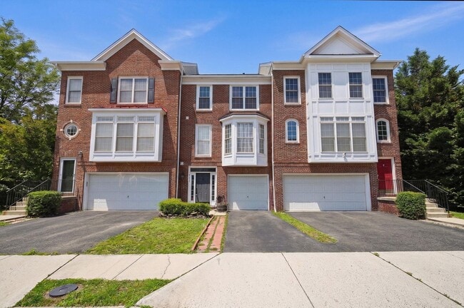Building Photo - 25203 Dunvegan Square