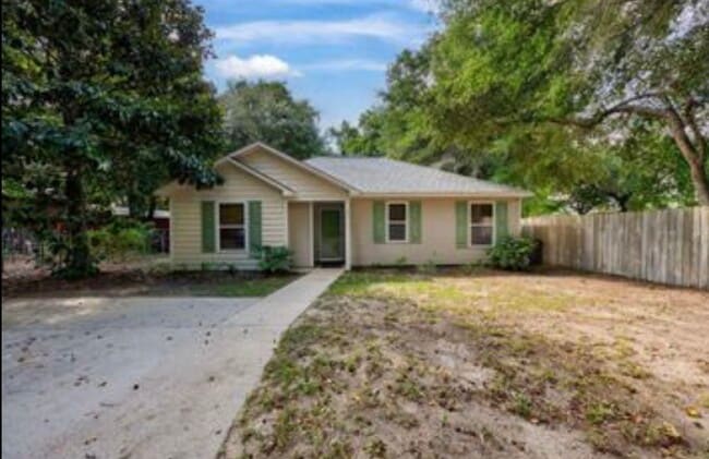 Building Photo - 44 Wildwood St