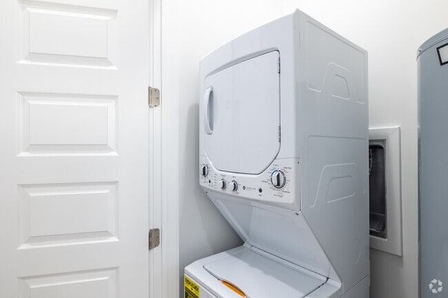 2BR, 2BA - 1,052SF - in-unit laundry