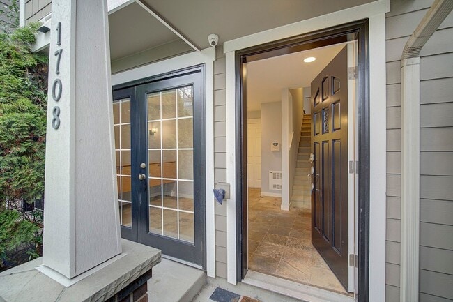 Photo - 2Bd/2.5Ba Seattle Townhouse