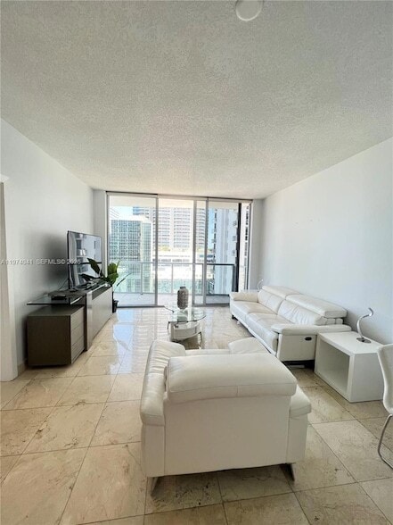 Building Photo - 1050 Brickell Ave Unit 1904