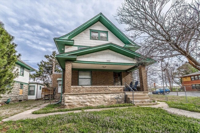 Photo - 912 E 31st St