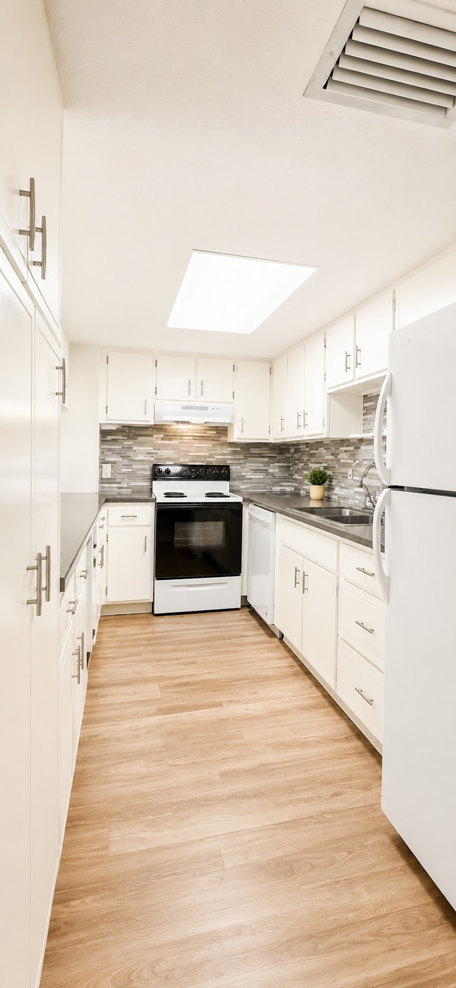 Photo - 711 Springer Dr