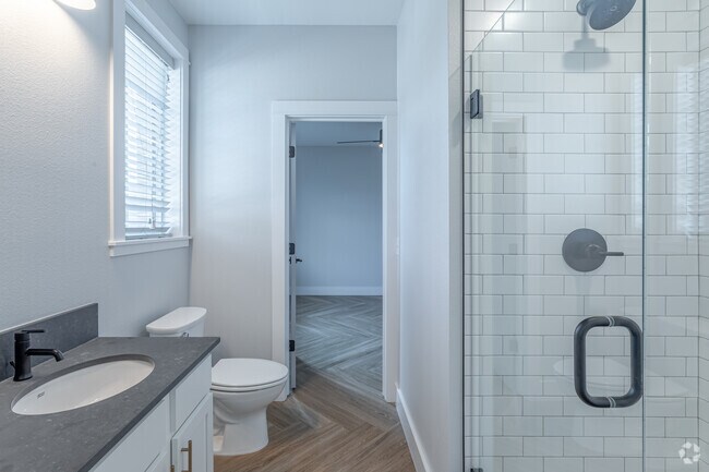 1BR, 1BA - 732 SF