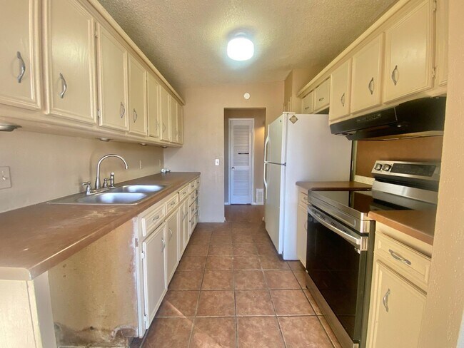 Photo - 3 bed 1 bath near WYCA now available