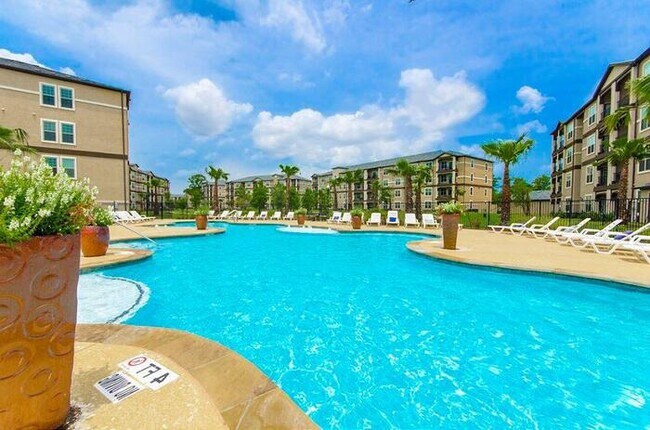 Building Photo - 30000 FM2978 Unit c1