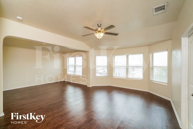 Photo - 2546 Just My Style