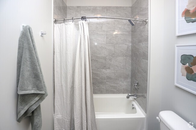 2BR, 2BA - 975 SF