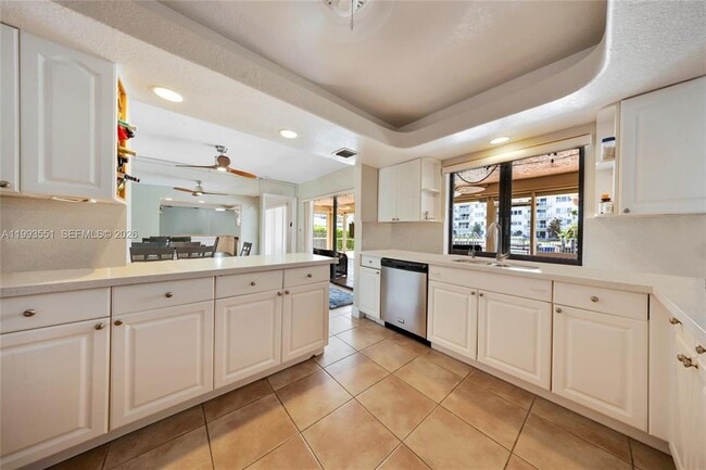 Photo - 2752 NE 3rd St