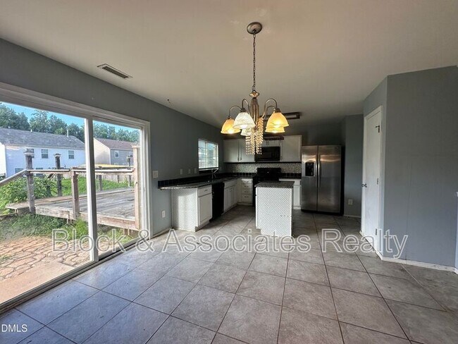 Photo - 502 Kerriann Ln