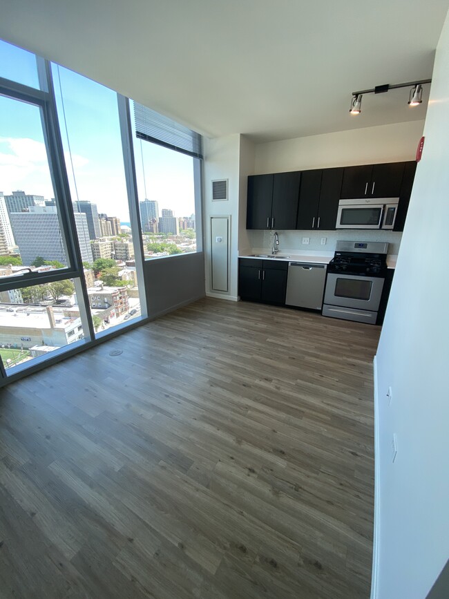 Building Photo - 3700 N Halsted St Unit 1018 Rental