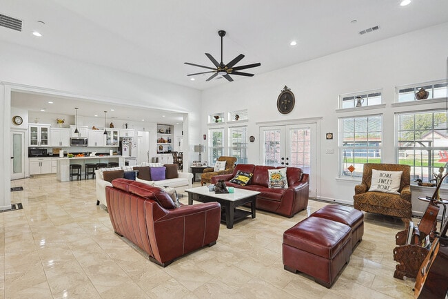 Photo - 705 E Oates Rd