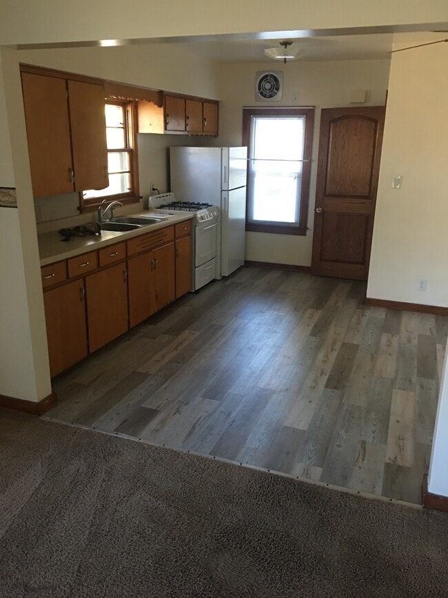 Photo - 1136 S Wolf Lake Rd