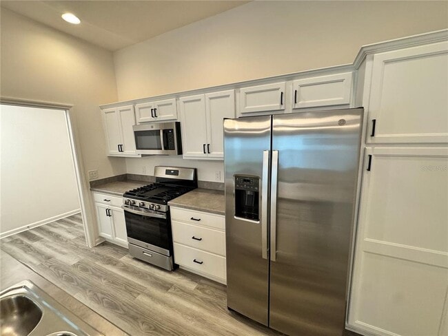 Photo - 854 Morley Ave