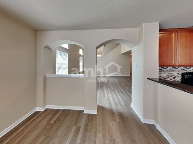 Photo - 774 Wolfeton Way