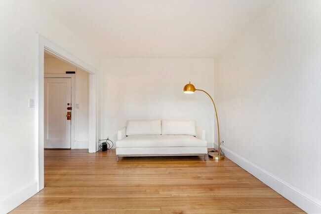 Photo - 20 Concord Ave Unidad 6