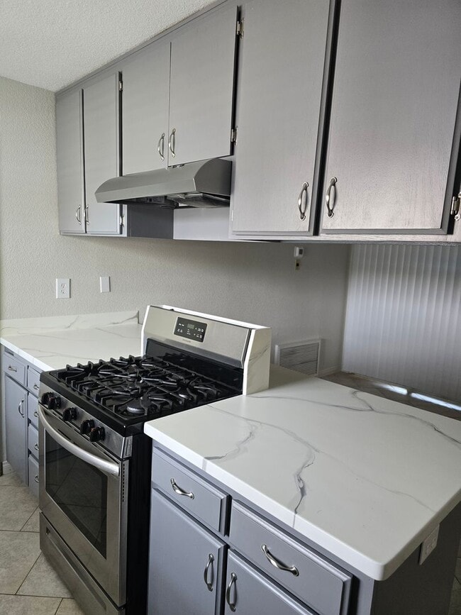 Photo - COM832 Unit 832 Commercial Ave #B