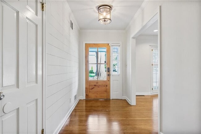 Photo - 2509 Sharondale Dr NE