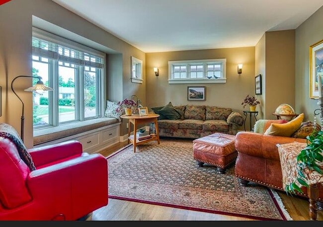 Photo - Picture Perfect Bungalow in the Heart  of St. Andrews Heights (IP062)