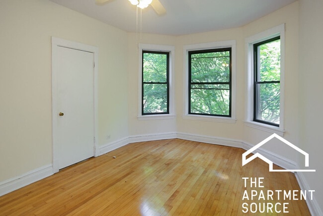 Building Photo - 2327 N Southport Ave Unit 2F