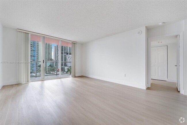 Building Photo - 1155 Brickell Bay Dr Unit 609 Rental