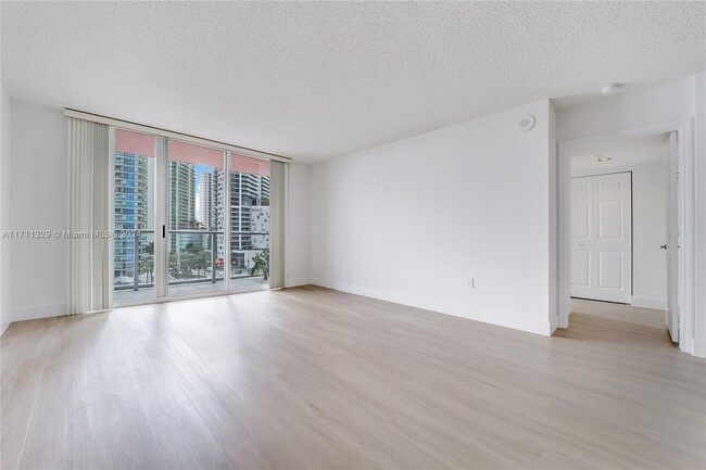 Photo - 1155 Brickell Bay Dr Unidad 609 Rental