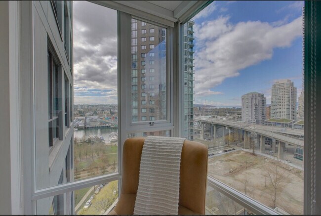 Photo - 1408 Strathmore Mews Unit ID1345527P