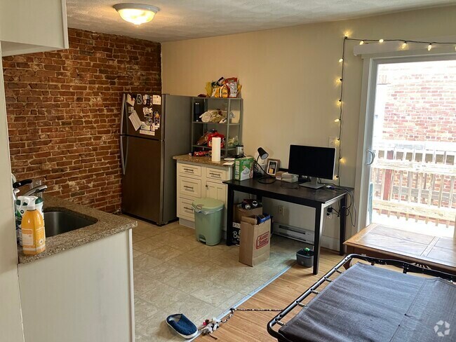 Building Photo - 3 Elm St Unit 3 Rental