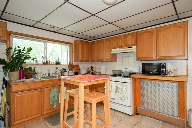 Building Photo - 19 Oval Rd Unit 2