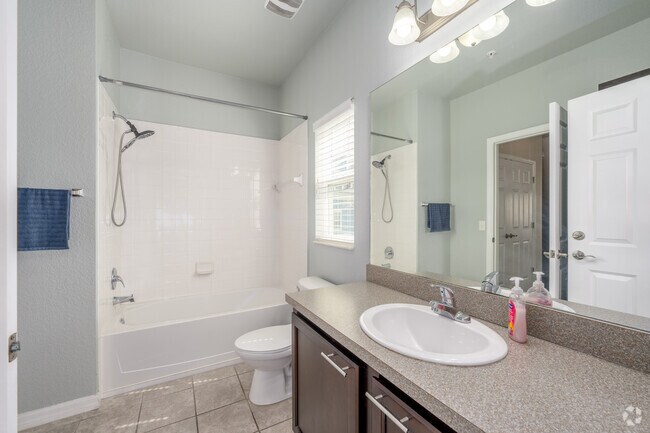 4x4 Townhouse 4BR, 4BA - 1,772SF - Bathroom 4