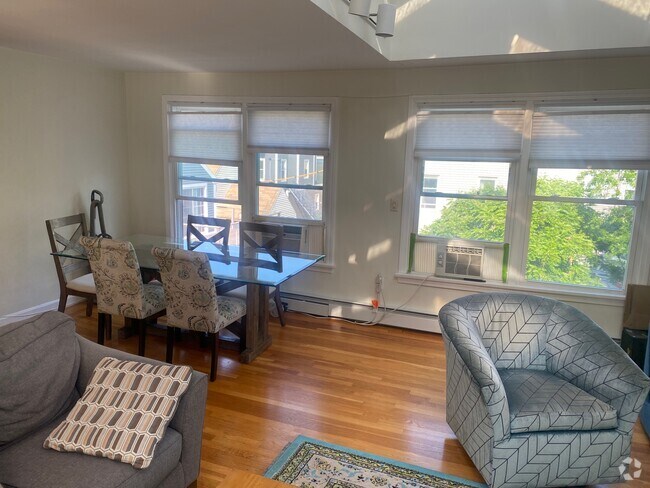 Building Photo - 72 6th St Unit 2 Rental