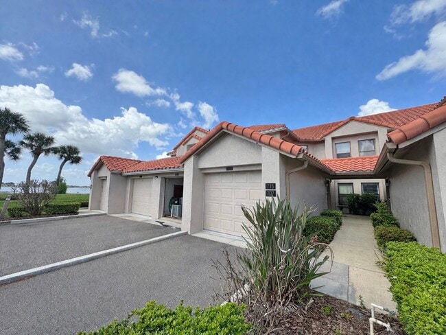 Building Photo - Winterset Condo with Gorgeous Sunset Views!