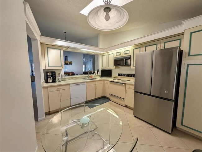 Building Photo - 5895 Autumn Lake Ln