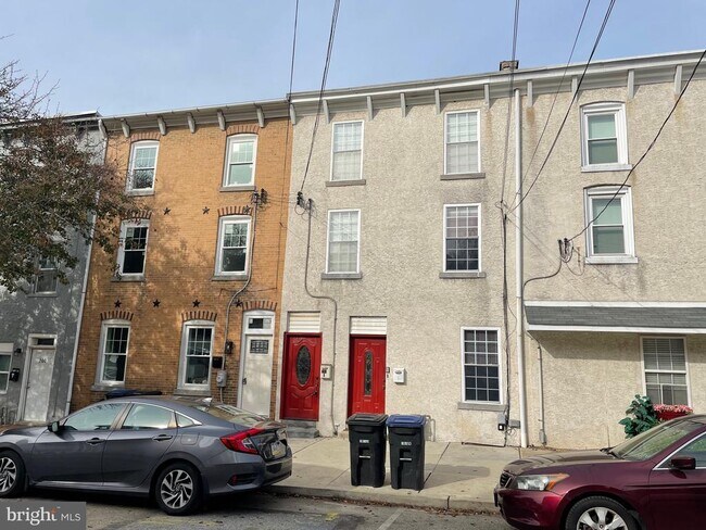 Photo - 204 Maple St