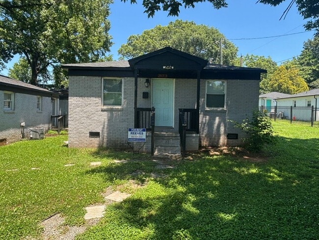 Building Photo - 2 Bedroom 1 Bath Home Minutes from Uptown Charlotte