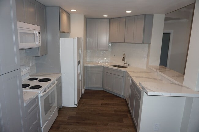 Photo - Highly Upgraded End Unit 2 Bedroom 2 Bathroom in Orange Unit 6