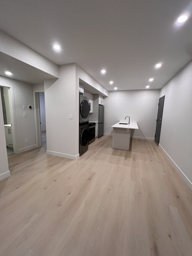 Photo - 79 Marquette Ave Unit 2