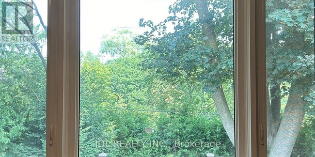 Photo - 110 Robinson St