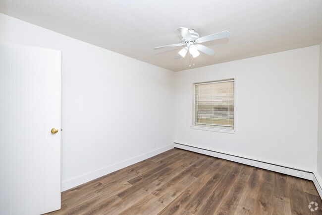 1BR, 1BA - 510SF - Bedroom