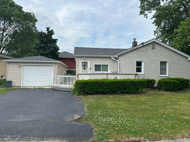 Building Photo - 9154 Ridgeland Ave