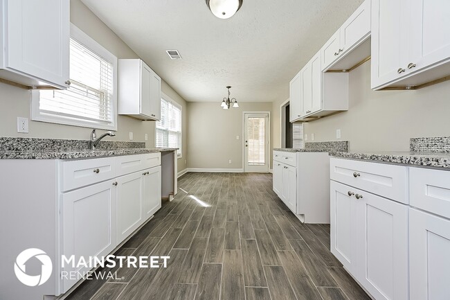 Photo - 1505 Queen Elizabeth Dr