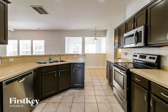 Photo - 3703 Pemberton Way