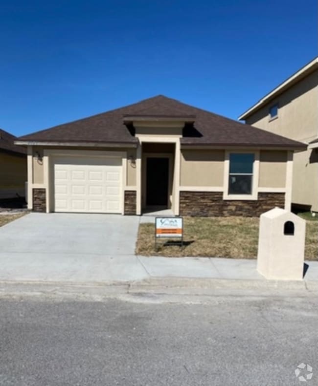 Building Photo - 2017 Treasure Oaks Dr Rental
