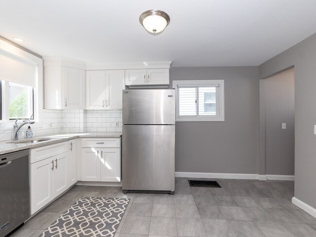 Photo - 284 Melrose St Unit B