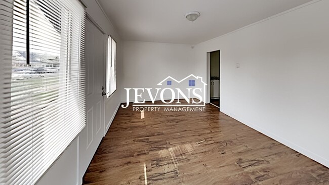 Photo - 201 N 6th St